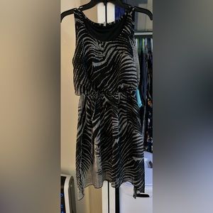 Medium black and white design mid-length dress
